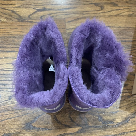 New Ugg Bailey Button Purple Velvet Kids Size 4 - Picture 7 of 10